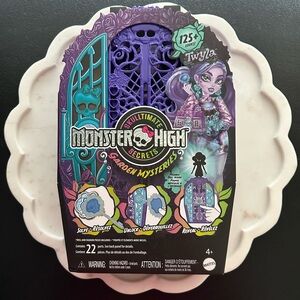 Monster High Skulltimate Secrets ~ Garden Mysteries Twyla Doll